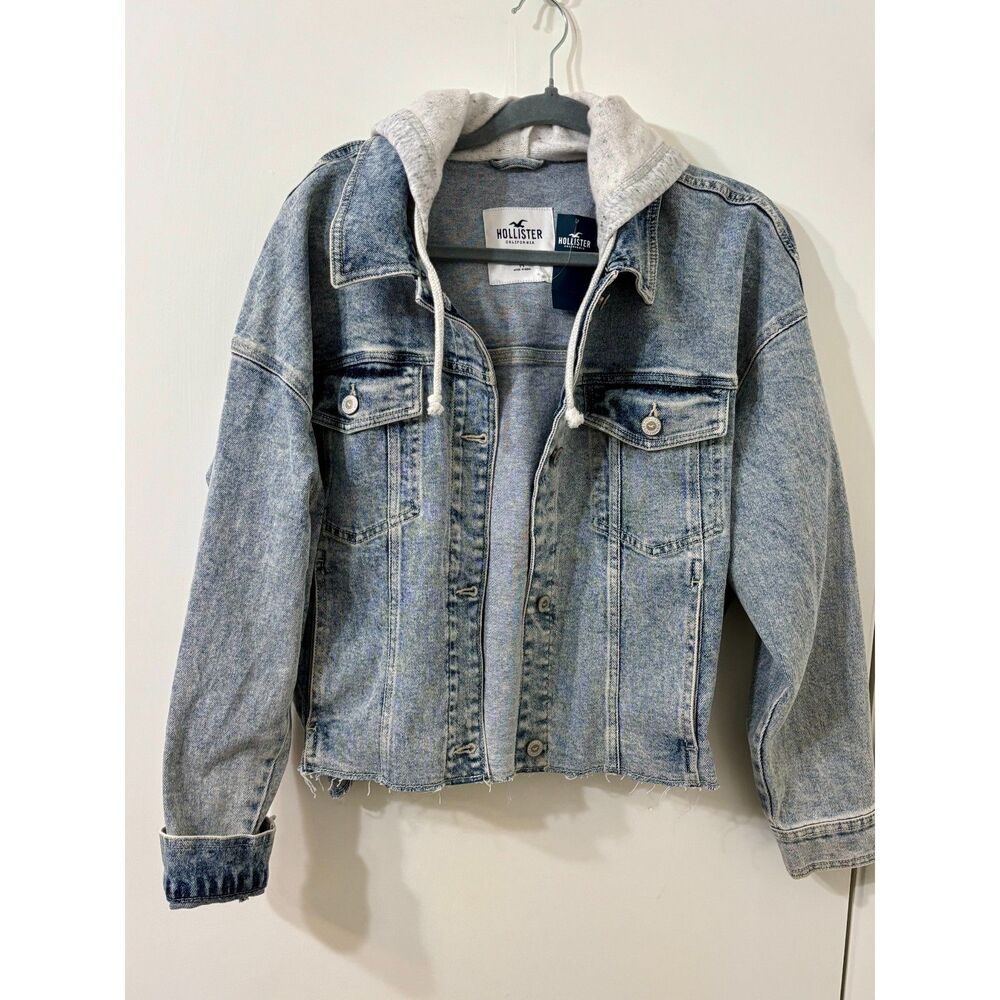 Hollister NWT Gens Y & Z Sz M Light Wash Denim Jacket w/ White Hoodie & Raw Hem